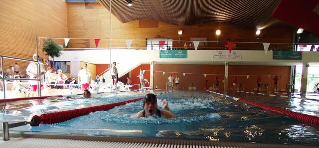 Barbara Schuler auf der Zielgeraden. Special Olympics Passau