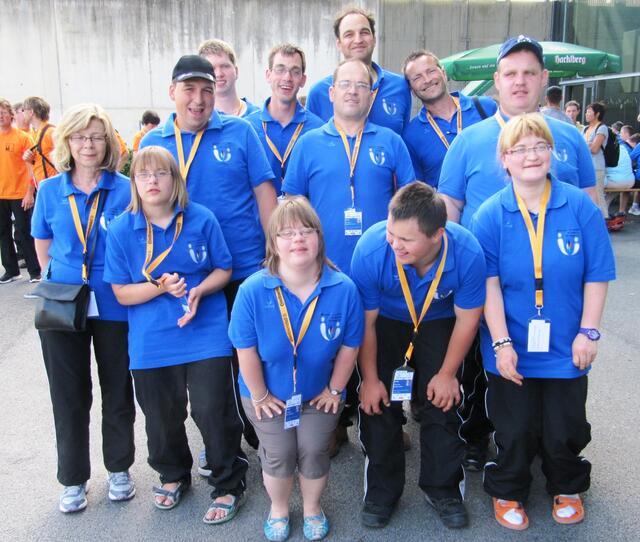 Immer gute Laune! Warten auf die Eröffnungsfeier. Special Olympics Passau 2013