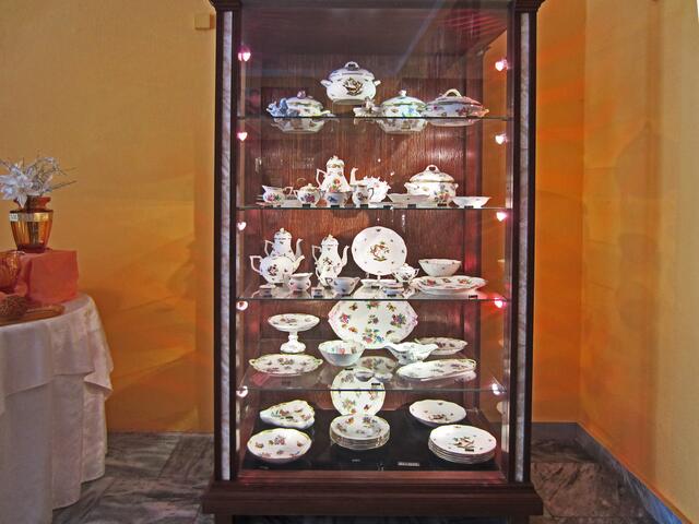 13.07.2013  Karlovy Vary - Karlsbad -  Tschechische Republik.
Ludwig Moser.                                                                   Ludwig Moser (1833-1916).
Glasveredelung Karlsbad.
Böhmisches Glas.
1857 gründete Ludwig Moser
seine Glasveredelung in Karlsbad.