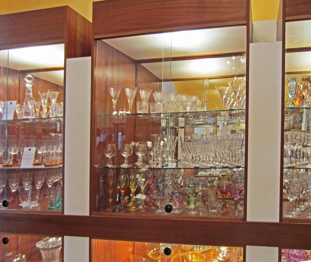 13.07.2013  Karlovy Vary - Karlsbad -  Tschechische Republik.
Ludwig Moser.                                                                   Ludwig Moser (1833-1916).
Glasveredelung Karlsbad.
Böhmisches Glas.
1857 gründete Ludwig Moser
seine Glasveredelung in Karlsbad.