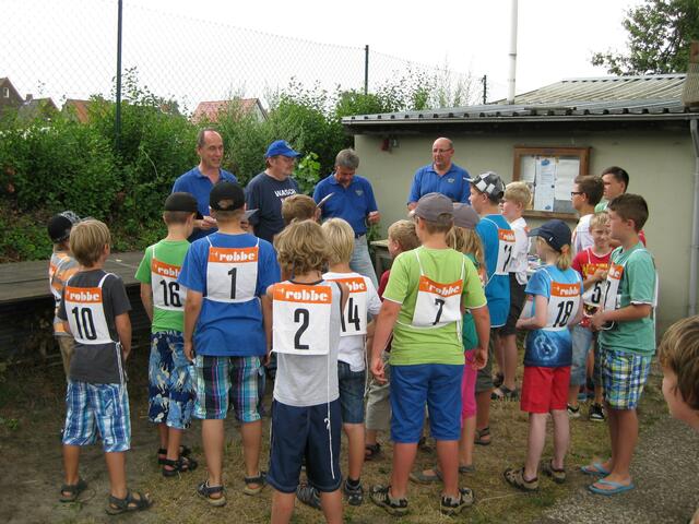 Die Siegerehrung mit Verleihung von Medaille und Urkunde.