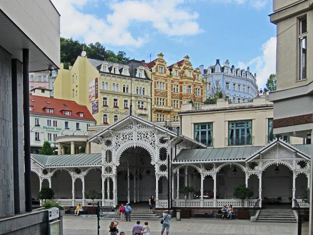 Karlovy Vary - Karlsbad
Marktkolonnade (1883, Fellner & Helmer)
Holzkonstruktion im schweizerischen Stil.