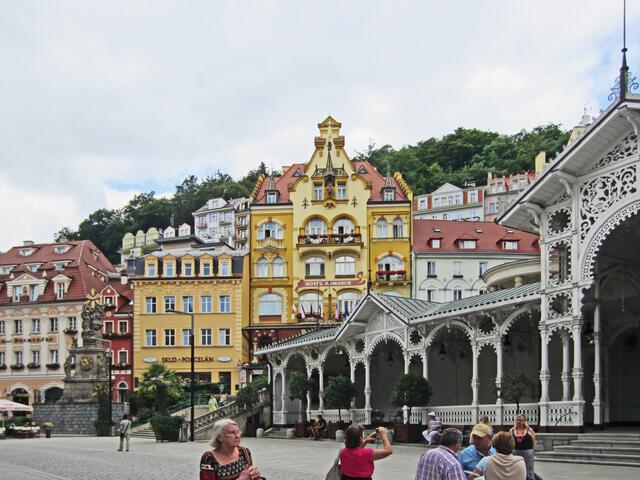 Karlovy Vary - Karlsbad
Marktkolonnade (1883, Fellner & Helmer)
Holzkonstruktion im schweizerischen Stil.