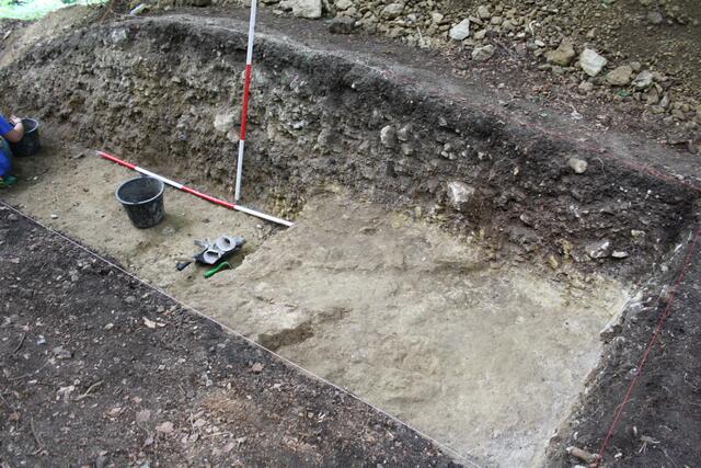 Schicht für Schicht wird abgetragen nachdem sie kartografiert und fotografiert wurde
