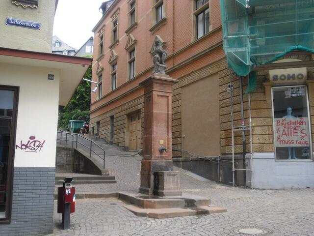 Daneben der Heumarkt