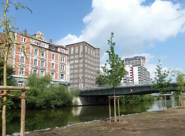 Vor uns die Brücke am Schwarzen Bär die jahrelang zur  Erneuerung im Bau war.