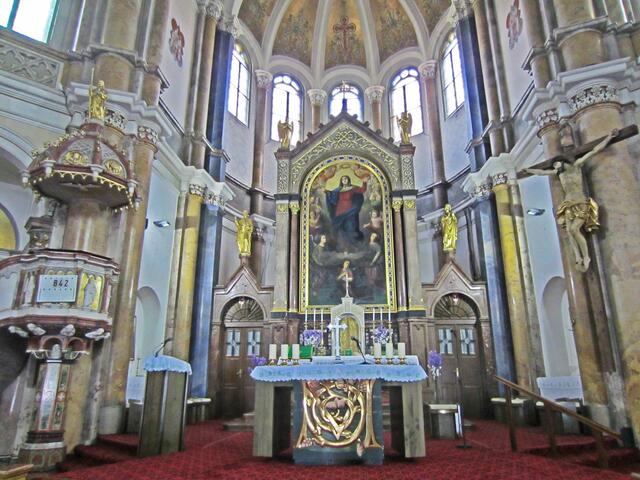 Mariánské Lázně - Marienbad. 
Die römisch-katholische Dekanatskirche                           Mariä Himmelfahrt. (1844-1848).
Neubyzantinischen Baustil.
Achteckiger Grundriss.