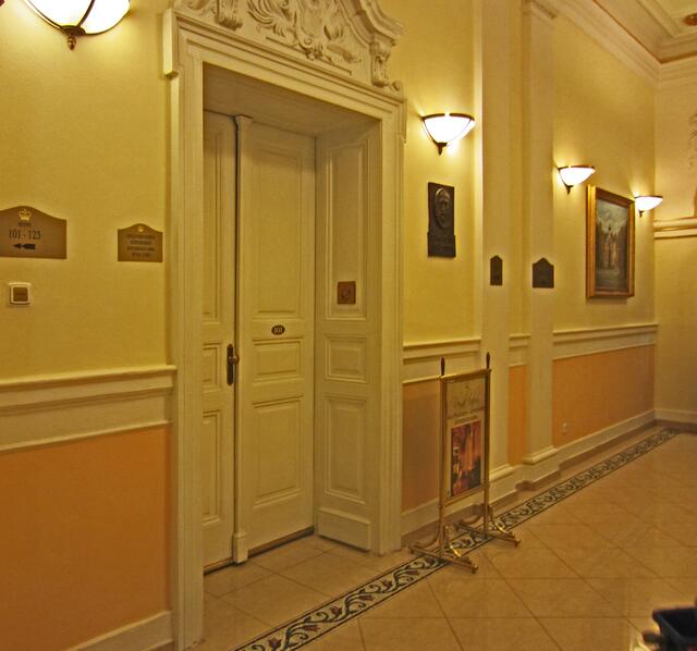 Mariánské Lázně - Marienbad. 
Hotel Nové Lázně (1896) 
Die Mineralquelle befindet sich direkt im Hotel!
Nové Lázně - Kurhotel (Neubad)*****
Centrální Lázně (Zentralbad)**** 
Maria Spa Courtyard****.
Ältestes Moorbad Europas.
Original Römisches Bad.                                          Königskabine von Eduard VII.