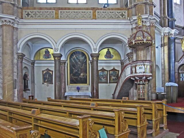 Mariánské Lázně - Marienbad. 
Die römisch-katholische Dekanatskirche                           Mariä Himmelfahrt. (1844-1848).
Neubyzantinischen Baustil.
Achteckiger Grundriss.