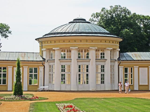 Mariánské Lázně - Marienbad.
Park Alfred-Alexandra.                                              Ferdinanduv Pramen.