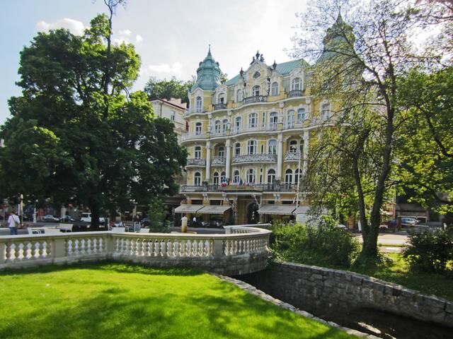 In den Parkanlagen.                                                   Mariánské Lázné - Marienbad - Tschechische Republik.
49° 57' 52" Nord, 12° 42' 7" Ost
Gegründet 1818.
