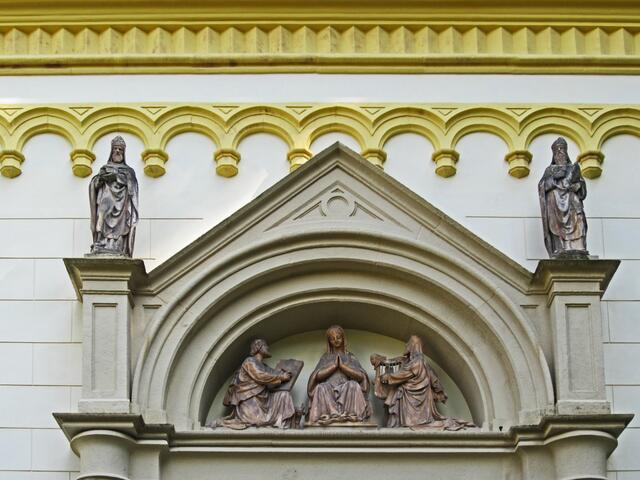 Mariánské Lázně - Marienbad. 
Die römisch-katholische Dekanatskirche                           Mariä Himmelfahrt. (1844-1848).
Neubyzantinischen Baustil.
Achteckiger Grundriss.