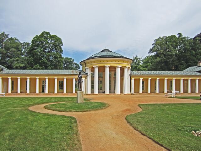 Mariánské Lázně - Marienbad.
Park Alfred-Alexandra.                                              Ferdinanduv Pramen.