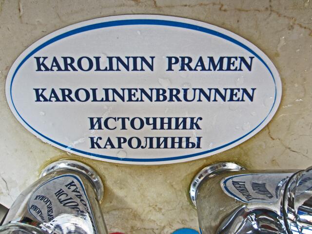 Karolinin Pramen.                                                          Mariánské Lázné - Marienbad - Tschechische Republik.
49° 57' 52" Nord, 12° 42' 7" Ost
Gegründet 1818.                                                       Kolonnaden und Fontäne.                                                Krížový pramen - Kreuzquelle (1749). 
Pavillon der Kreuzquelle.
Berühmteste und älteste Quelle.