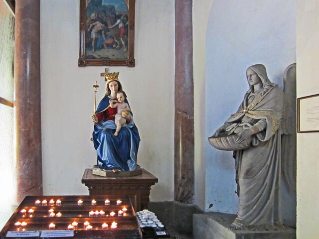 Mariánské Lázně - Marienbad. 
Die römisch-katholische Dekanatskirche                           Mariä Himmelfahrt. (1844-1848).
Neubyzantinischen Baustil.
Achteckiger Grundriss.