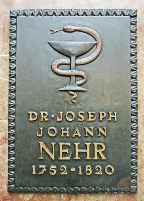 Klosterarzt Dr. Johann Josef Nehr (1757-1820).
Mariánské Lázné - Marienbad - Tschechische Republik.
49° 57' 52" Nord, 12° 42' 7" Ost
Gegründet 1818.                                                       Kolonnaden und Fontäne.                                                Krížový pramen - Kreuzquelle (1749). 
Pavillon der Kreuzquelle.
Berühmteste und älteste Quelle.