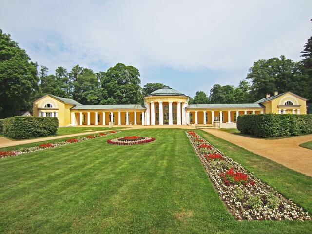 Mariánské Lázně - Marienbad.
Park Alfred-Alexandra.                                              Ferdinanduv Pramen.