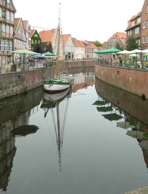 Der Altstadthafen mit dem Ewer Willi