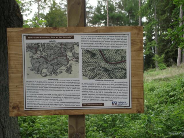 Der Name Nadelöhr stammt von einem gespaltenenen heiligen Baum der Germanen.