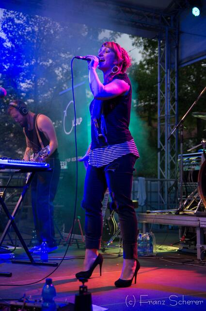 Kulturina 2013 Gersthofen - Streiflichter vom Festausklang am Sonntagabend. Klasse Performance: Luup,die Augsburger Formation. Im Bild: Sängerin Miriam Arens