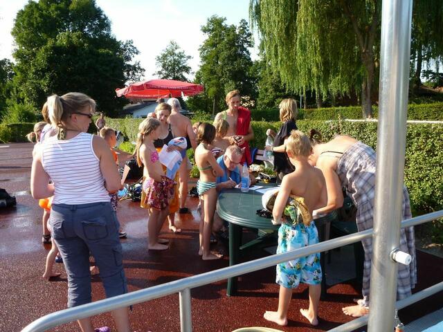 Schnuppertauchen mit den Friesentauchern in Zusammenarbeit mit dem Tauchclub Altwarmbüchen e.V. im Freibad Hänigsen am 6. August 2013