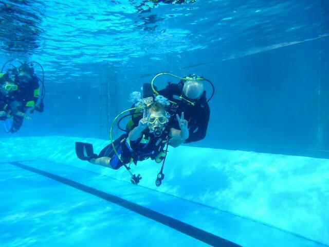 Schnuppertauchen mit den Friesentauchern in Zusammenarbeit mit dem Tauchclub Altwarmbüchen e.V. im Freibad Hänigsen am 6. August 2013