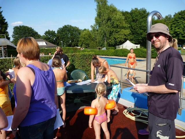 Schnuppertauchen mit den Friesentauchern in Zusammenarbeit mit dem Tauchclub Altwarmbüchen e.V. im Freibad Hänigsen am 6. August 2013