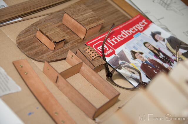 Kurt Lorenz baut Modellschiffe. Blick ins Materiallager des rüstigen 85jährigen Schiffsbauers. Alles wird bis ins Detail nachgebaut. Und der myheimat "friedberger" ist immer dabei.