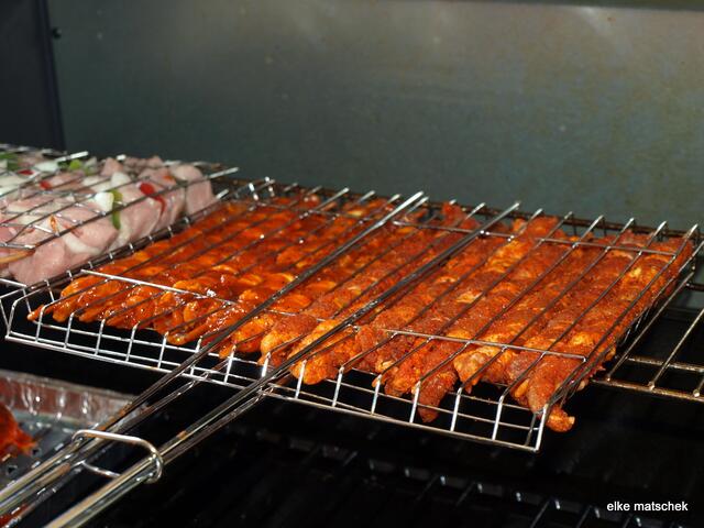 ...hier passen eine Menge Fackeln rein und können allesamt mit einem mal gewendet werden....!