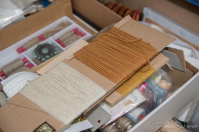 Kurt Lorenz baut Modellschiffe. Blick ins Materiallager des rüstigen 85jährigen Schiffsbauers