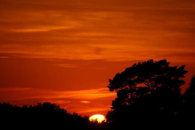 Mit ein wenig Wehmut wird jeden Abend - beim endgültigen Versinken der Sonne - der vergangene Tag verabschiedet...