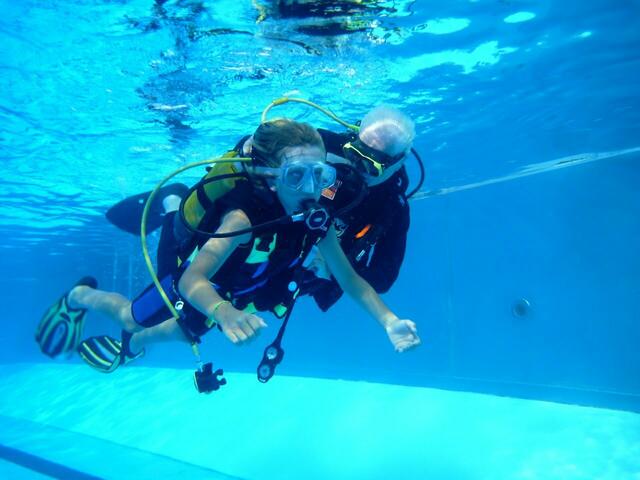Schnuppertauchen mit den Friesentauchern in Zusammenarbeit mit dem Tauchclub Altwarmbüchen e.V. im Freibad Hänigsen am 6. August 2013