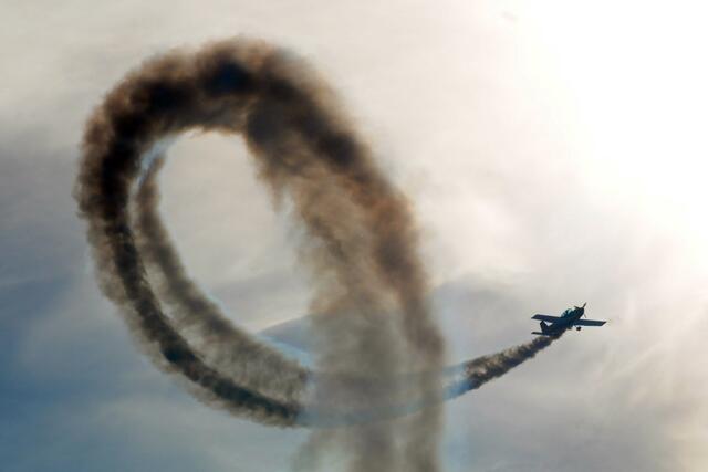 Immer wieder ein Hingucker: Uwe Klöckner zeichnet mit seiner „Mylius Tornando“ eindrucksvolle Figuren an den Himmel. | Foto: LSV Siegerland