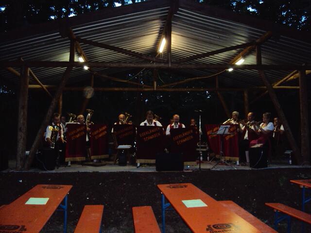 .. die Musikkapelle "Egerländer Schwaben" stimmte sich ein, bevor am Samstagabend die Gäste kamen