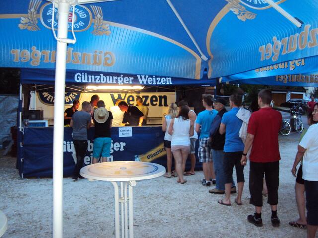 .. die ersten Gäste sind da ..