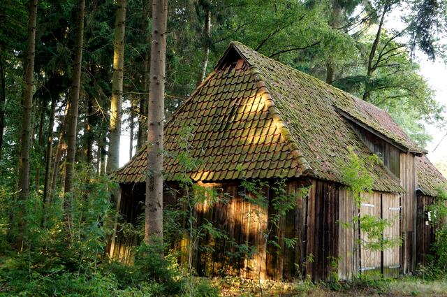 Ruhige Abendstimmung im Scheunendorf bei Warmeloh.