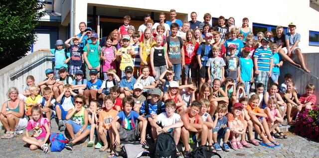 Über 60 Kinder und 25 Helfer beim Domino-Day der Evangelischen Gemeinschaft in Kö'brunn