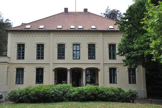 Skulpturen ertasten: Ausstellung in der Villa "Fritz-Behrens-Stiftung"