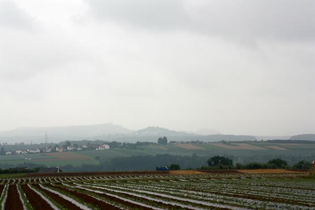 Blick über das Neckar-Tal, auf Raidwangen und Grafenberg