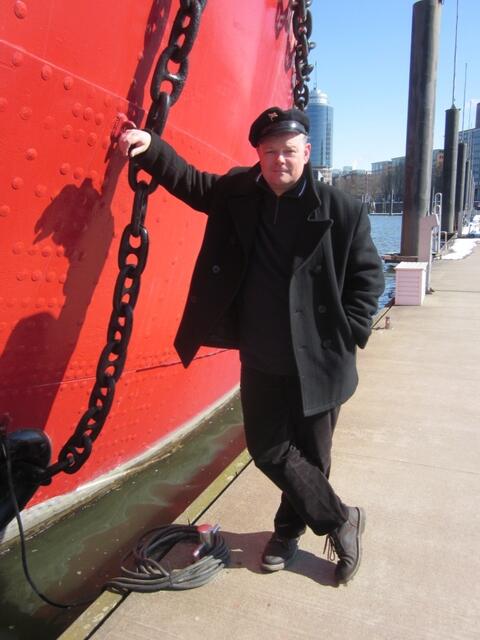 Anker los... Freddy Albers an der Überseebrücke im Hamburger Hafen