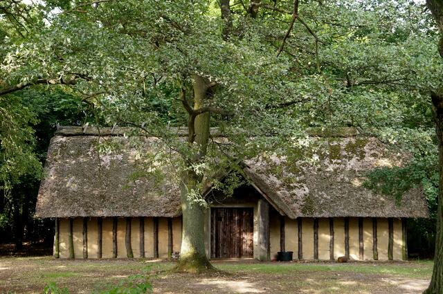 Südlich von Wieckenberg befindet sich an der Fuhrbergerstraße imWietzebruch das Waldschmiedemuseum (ein archäologisches Privatmuseum). Hier wurde aus Raseneisenstein - bis ins 16. Jahrhundert - in "Rennöfen" Eisen gewonnen.