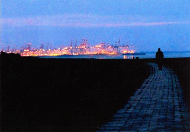 Blaue Nacht am Hafen