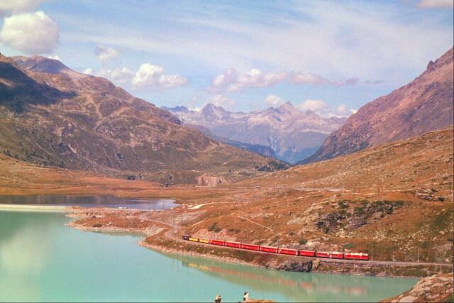 Bernina-Express am Lago Bianco