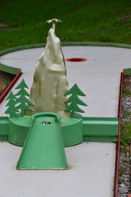 Zum Abschluss des Tages schwingen wir die Minigolfschläger unter dem Hübichenstein in Bad Grund. (Foto: Katja Woidtke)