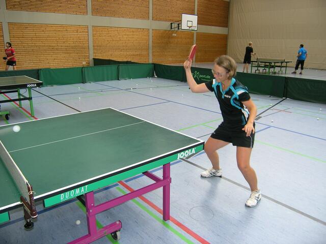 Sandra Springer beim Rückhandtopspin.