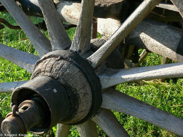 altes Holzrad....