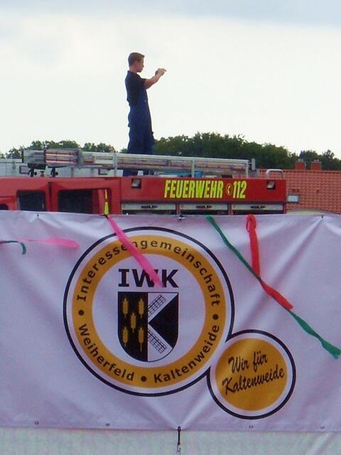 Die Feuerwehr behielt alles im Auge....