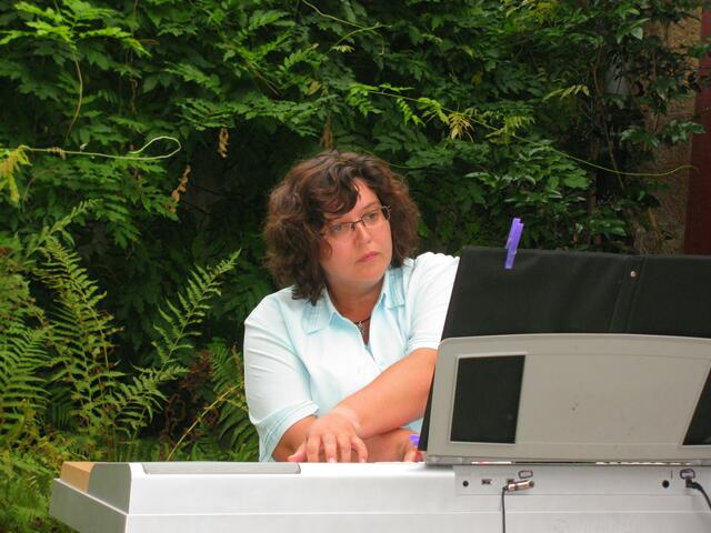 Daniela Werner aus Mainzlar am Klavier