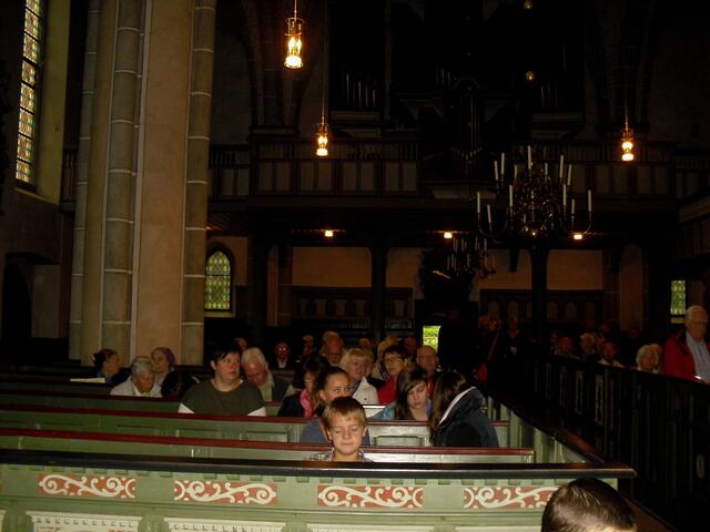 . . . vor Beginn des Gottesdienstes in der St. Sylvester-Kirche . . .