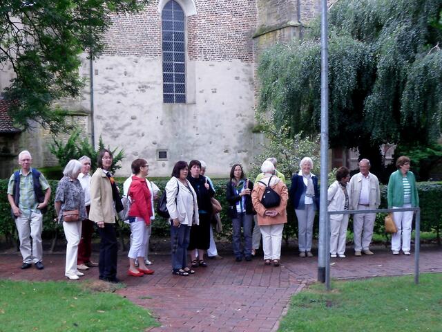. . . in Quakenbrück, vor der St. Sylvester-Kirche . . .